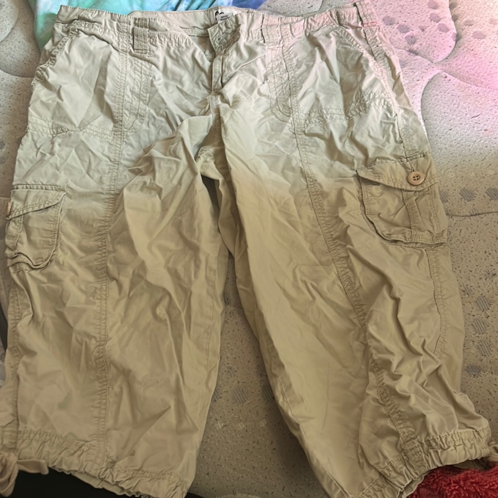 Women’s size 17 tan cargo capris